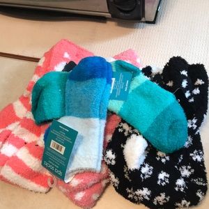 6 NWT pairs socks